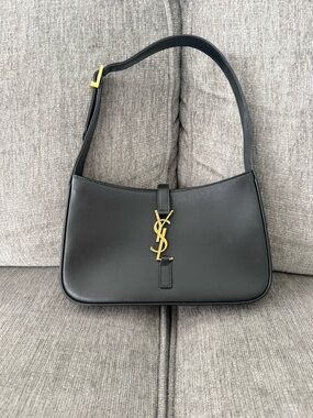 Saint Laurent le 5 a 7
